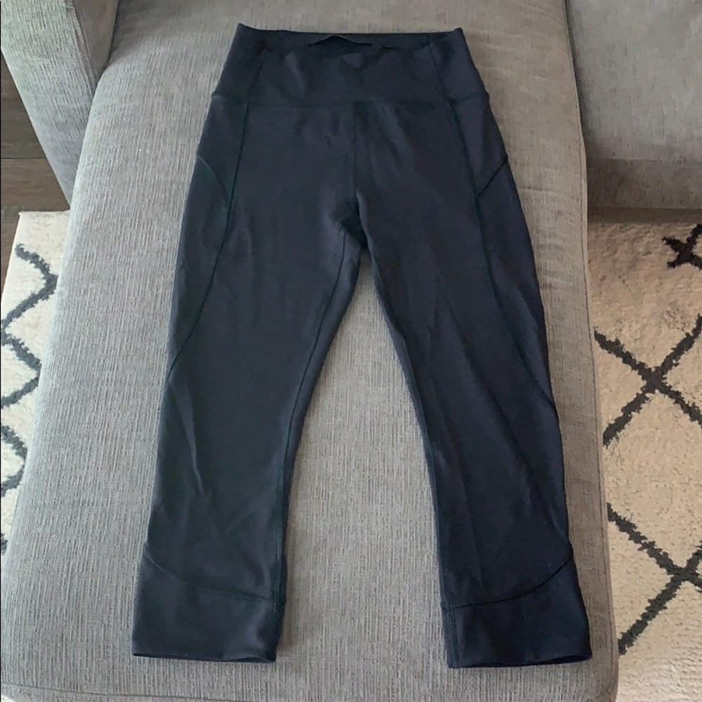 Lululemon crop legging size 4